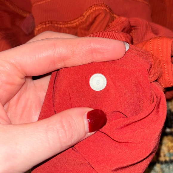 Lululemon Dance Studuo Mid-Rise Jogger - Size 6 - Picture 6 of 6